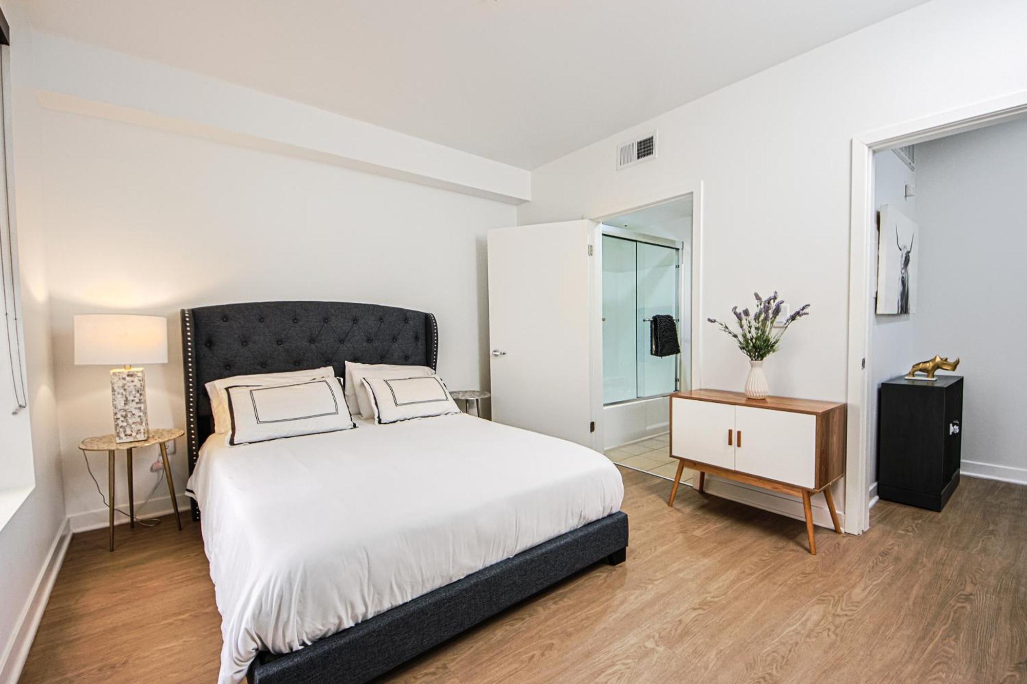 The Carlton- Modern-Luxury 2 Master Suites In Hrt Of Sm Steps To Ocean Ave Los Angeles Exterior photo